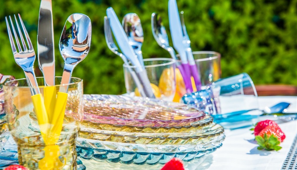 Bicchieri colorati: idee per apparecchiare la tavola con allegria!