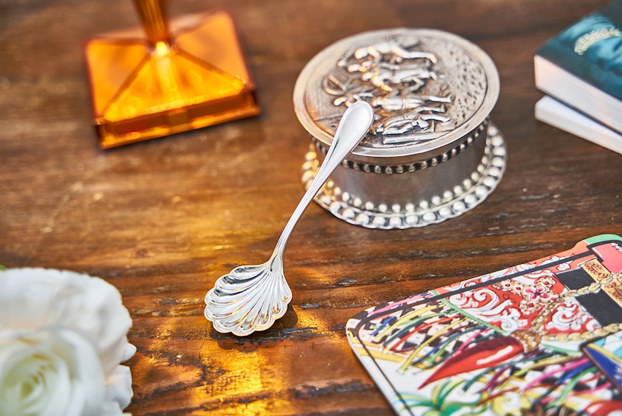Cucchiaino conchiglia silver plated in stile Inglese con sacchetto portaconfetti Selezione Zanolli