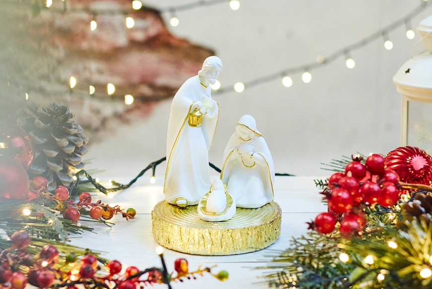 Classic Nativity with gold trunk Selezione Zanolli