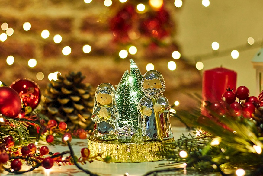 Classic Nativity with gold trunk and LED light Selezione Zanolli