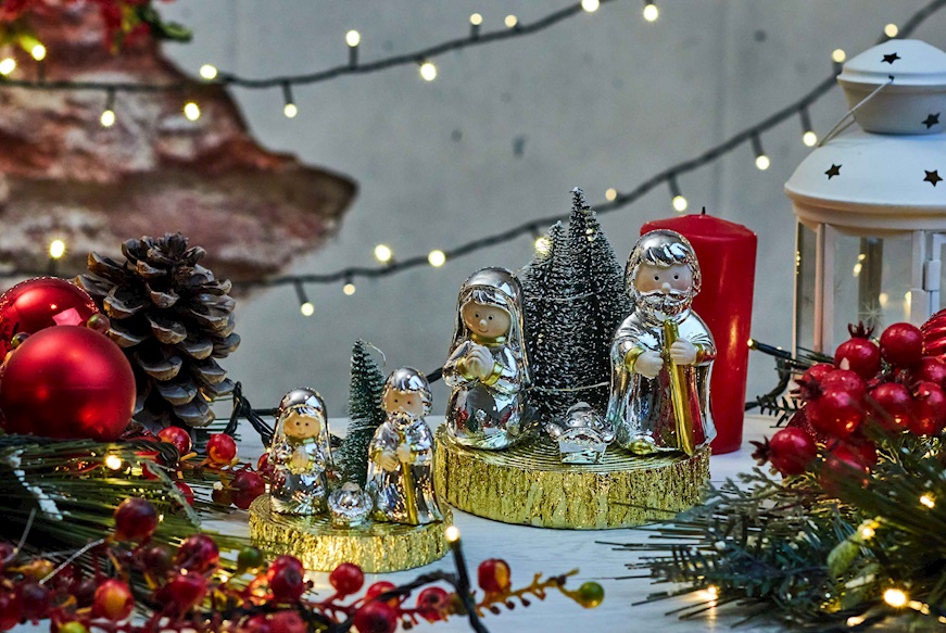 Classic Nativity with gold trunk and LED light Selezione Zanolli