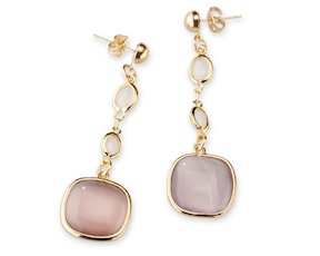 Orecchini pendenti Sylvie ottone finitura oro con occhio di gatto cipria, cristalli rosa e ametista Sovrani