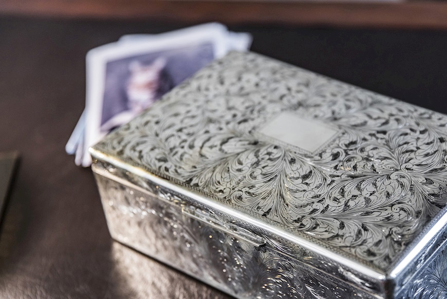 Scatola argento con incisione floreale e interno in legno Selezione Zanolli