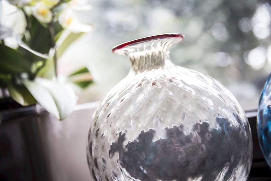 Vaso Monofiore Balloton vetro di Murano talpa con filo rosso Venini
