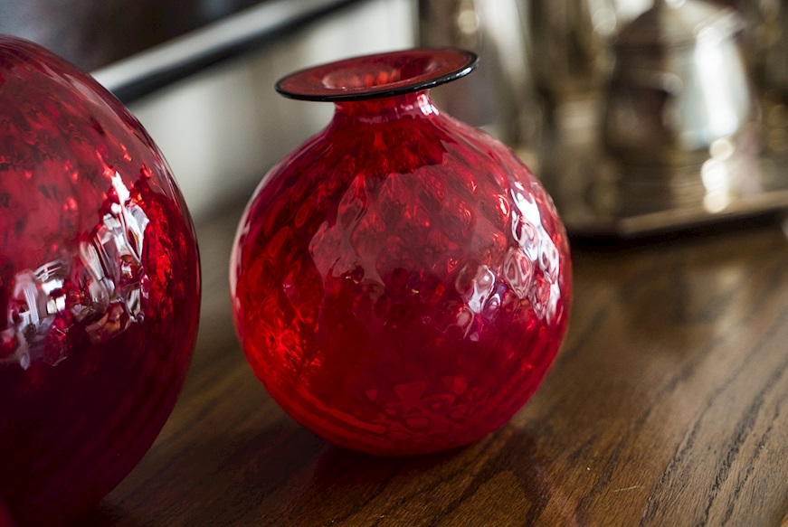 Vaso Monofiore Balloton vetro di Murano rosso con filo verde mela Venini