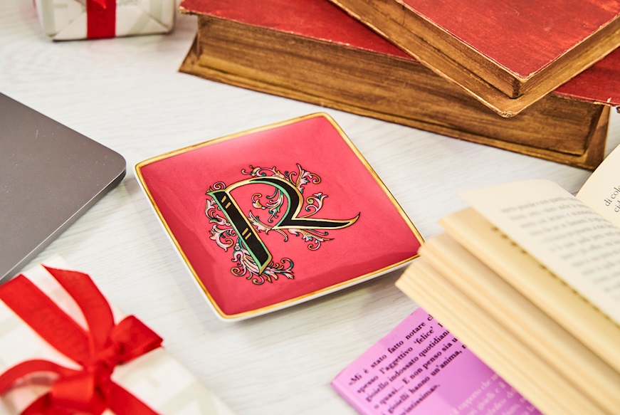 Piattino Holiday Alphabet porcellana lettera R Versace