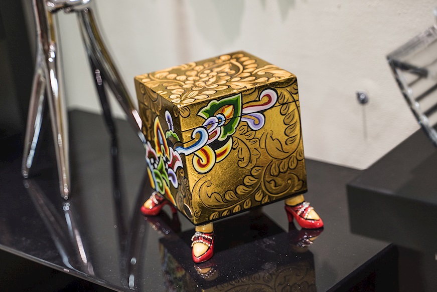 Box Square Gold hand painted Tom's Drag